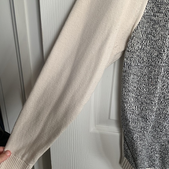 Women’s Gap 100% Cotton Gray and Cream Sweater - Picture 4 of 7